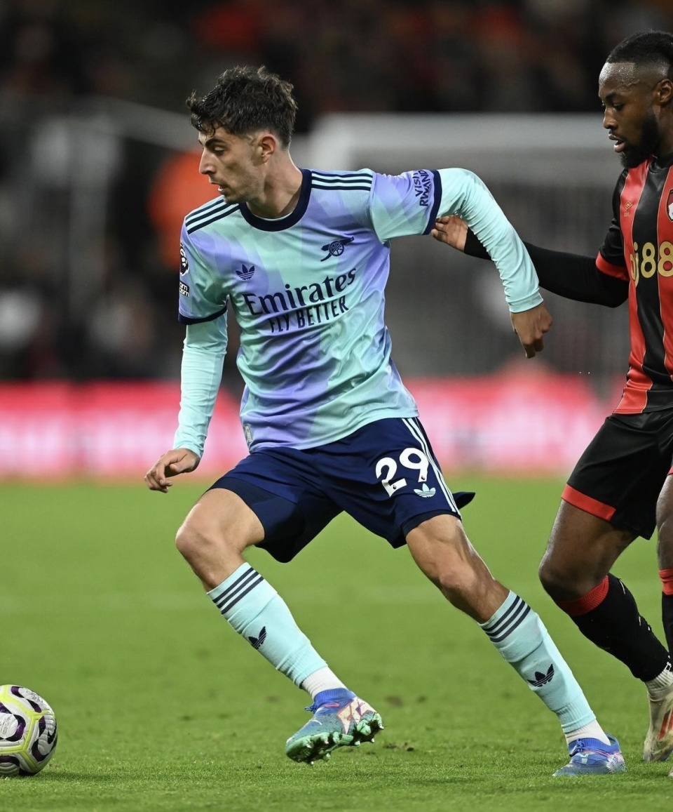 转折点！埃因霍温再遭质疑，英超赛后攻防权衡，媒体盛赞，赛季目标并未改变的简单介绍